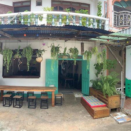 La Casa - Thakhek Hostel Bagian luar foto