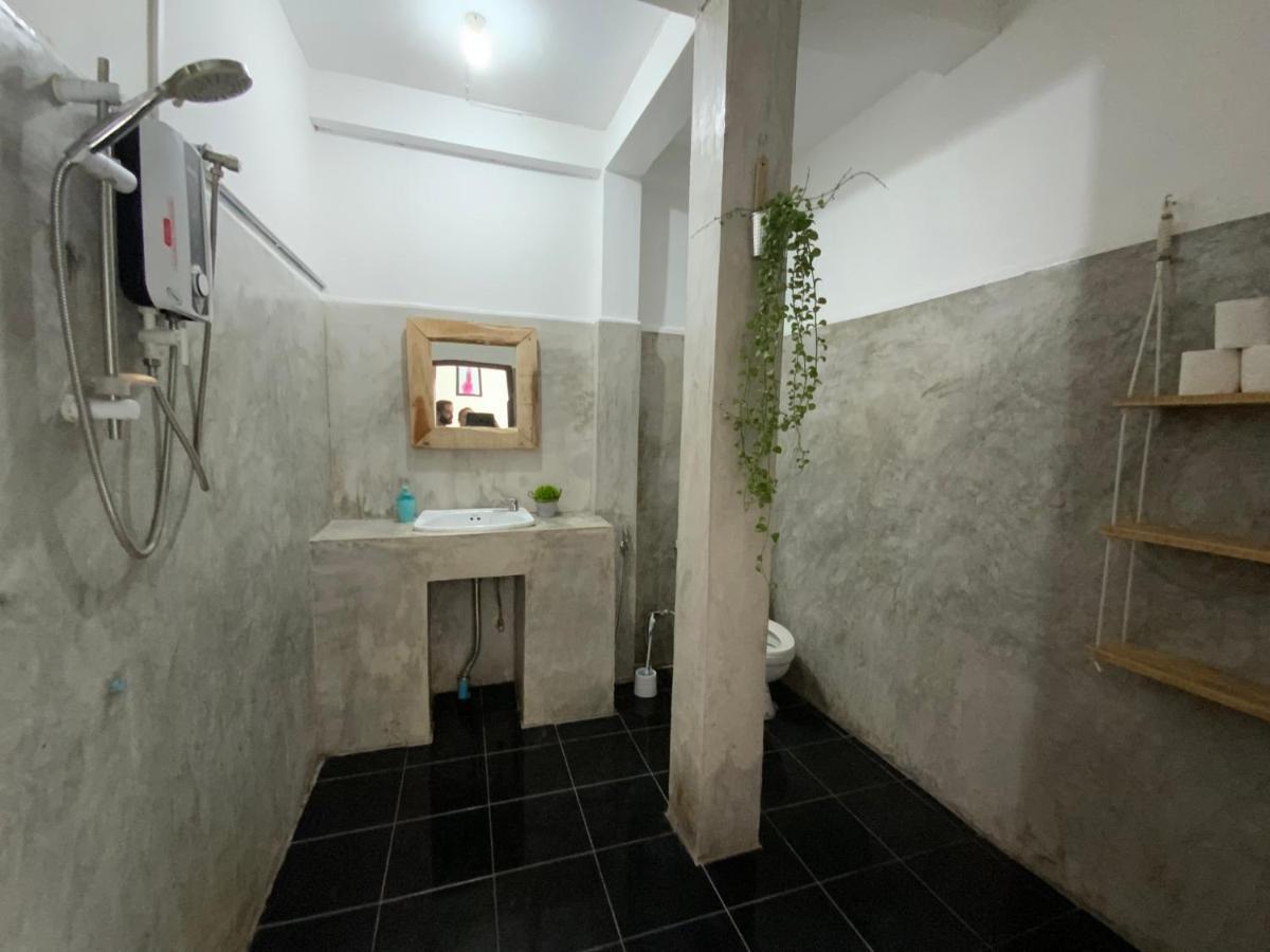 La Casa - Thakhek Hostel Bagian luar foto