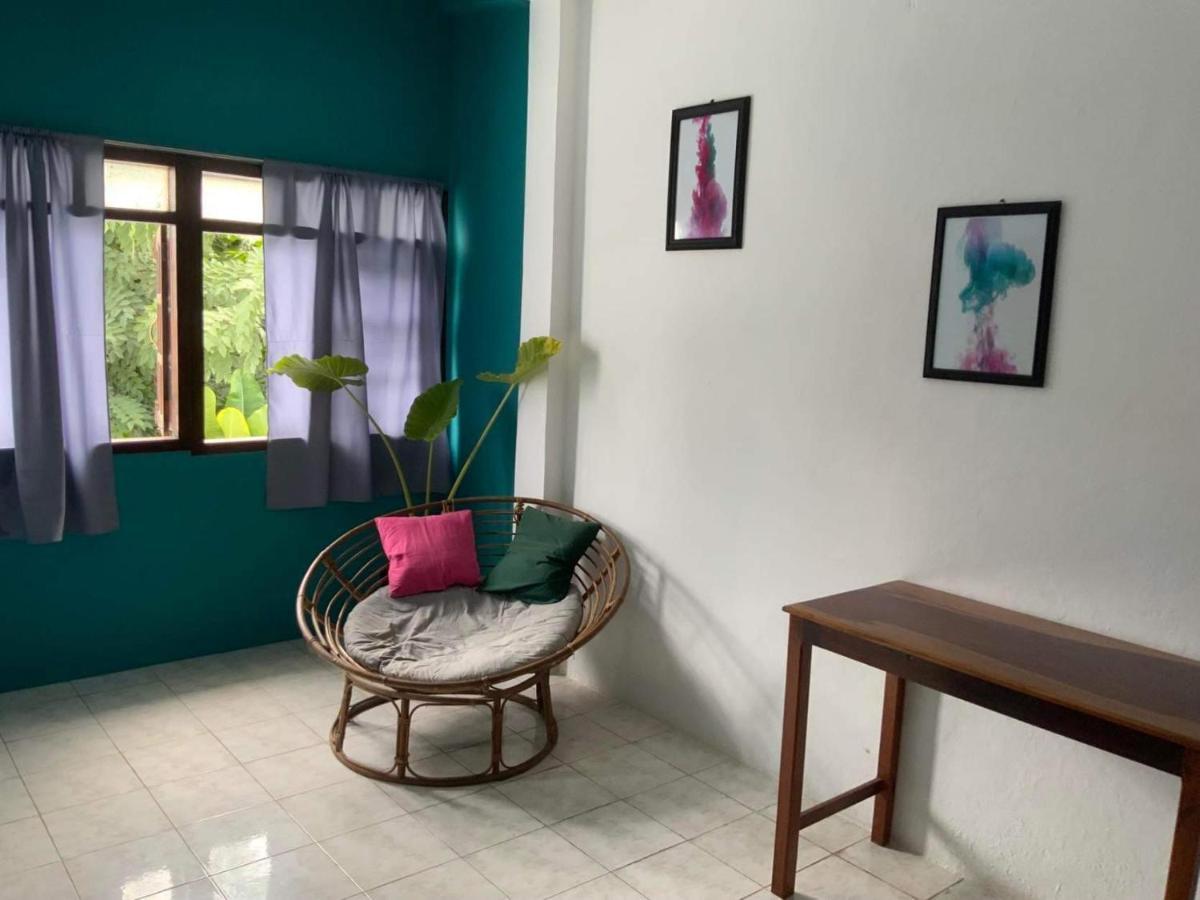 La Casa - Thakhek Hostel Bagian luar foto