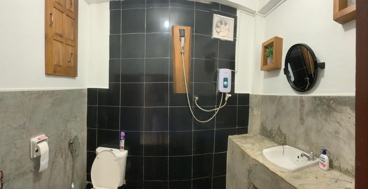 La Casa - Thakhek Hostel Bagian luar foto
