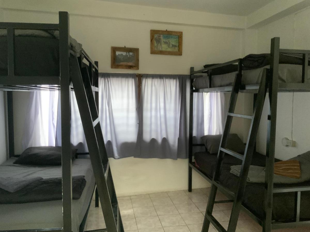 La Casa - Thakhek Hostel Bagian luar foto
