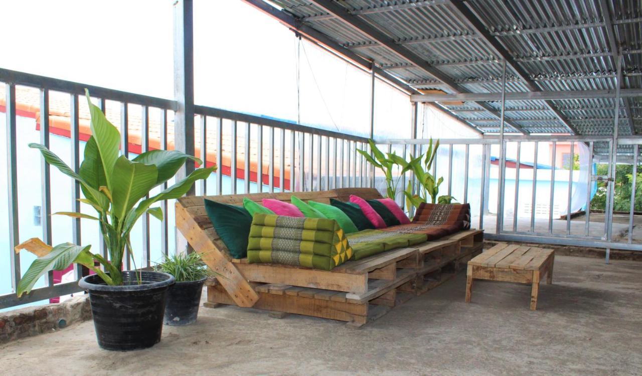 La Casa - Thakhek Hostel Bagian luar foto